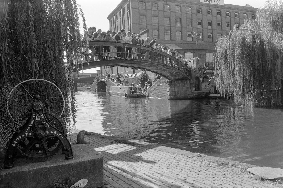 Roving Bridge, Hampstead Road Lock, Camden High St, Camden, 1990.