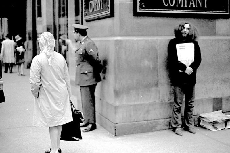 Seed seller at Randolph and State, Chicago, 1973