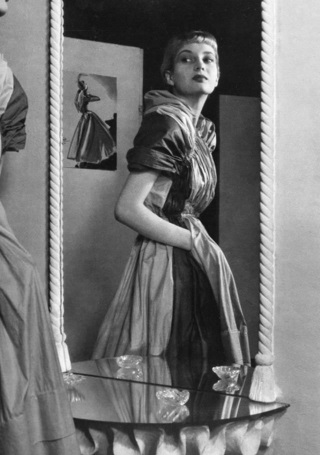 Gisela Ebel in a dress by Heinz Schulze-Varell, photo by Regina Relang, Munich, 1950