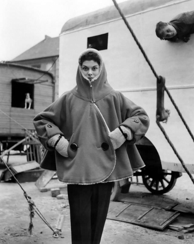 Model in winter jacket by Staebe-Seger, photo by Regina Relang, Berlin, 1951