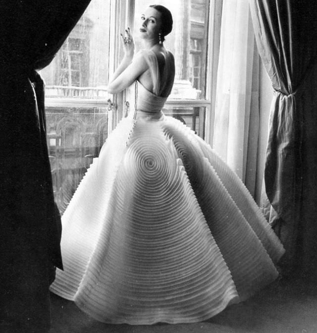 Gitta Schilling in organdy evening gown by Jacques Griffe, photo by Regina Relang, Spring, 1952