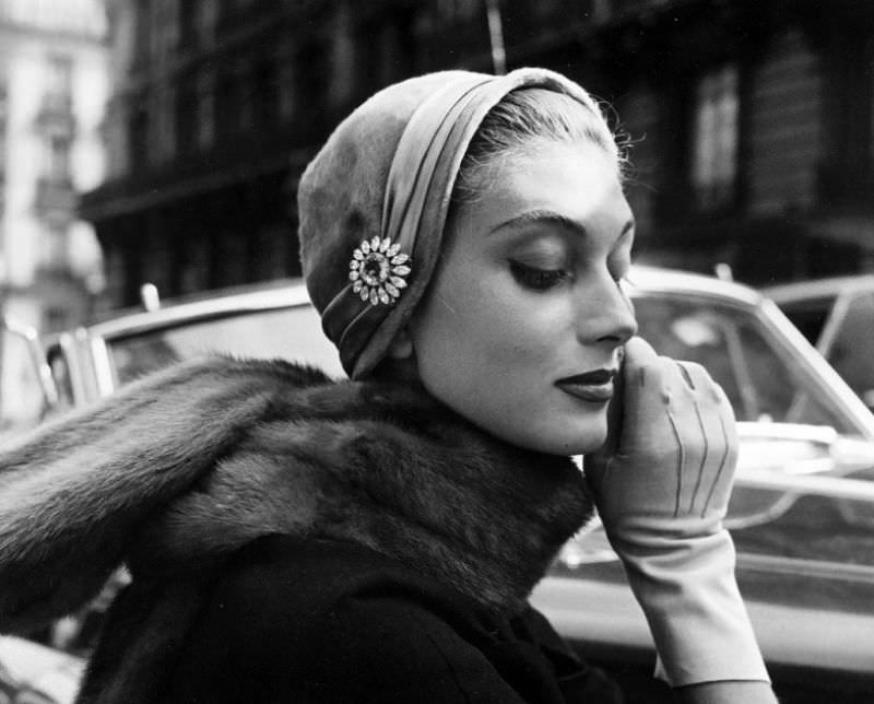 Model wearing hat by Jean Barthet, photo by Regina Relang, Paris, 1954