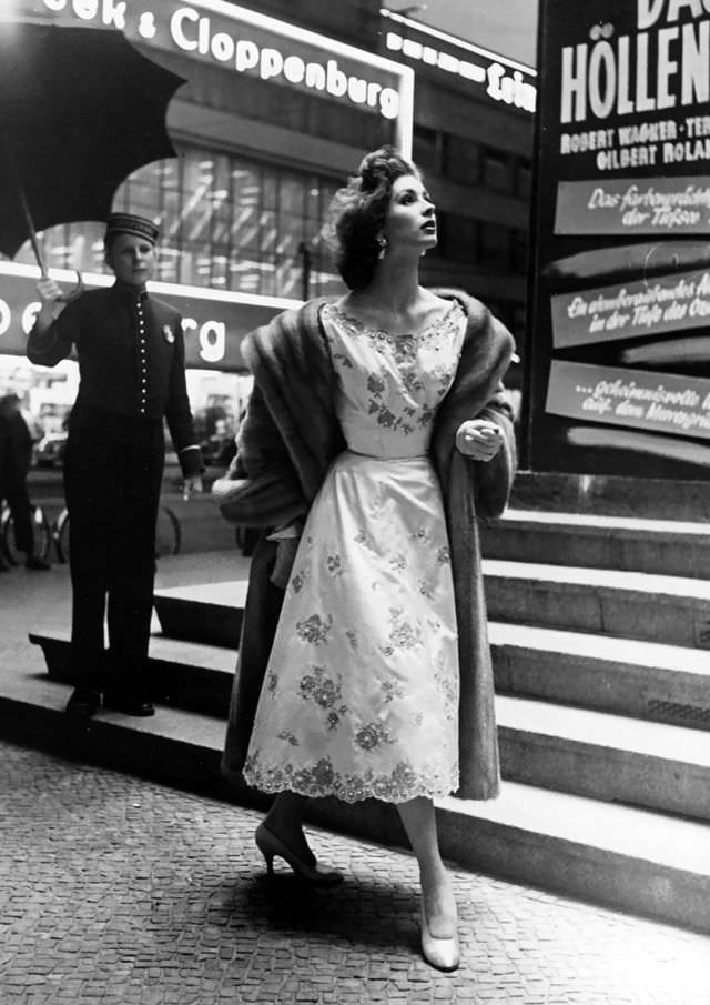 Suzy Parker, photo by Regina Relang, Berlin, 1954