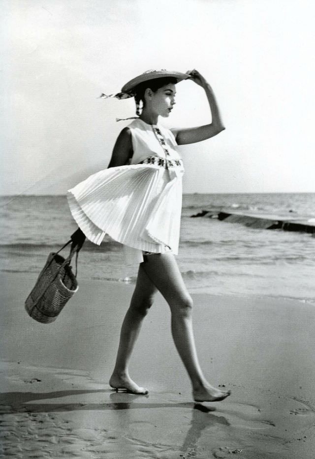 Joan Whelan in beach cover-up by Bessie Becker, photo by Regina Relang, Ischia, Italy, Constanze Modeheft, Spring/Summer 1956