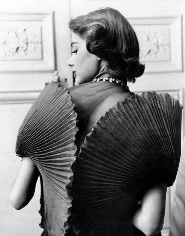 Jacqueline Marsel wearing a dress by Elsa Schiaparelli, photo by Regina Relang, 1951