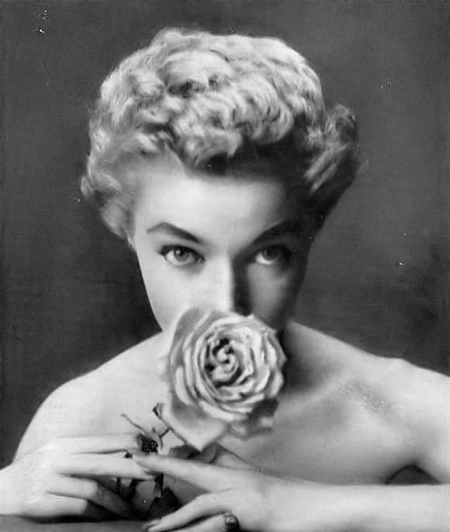 Joan Olson, coiffure by Carita, photo by Guy Arsac, 1952