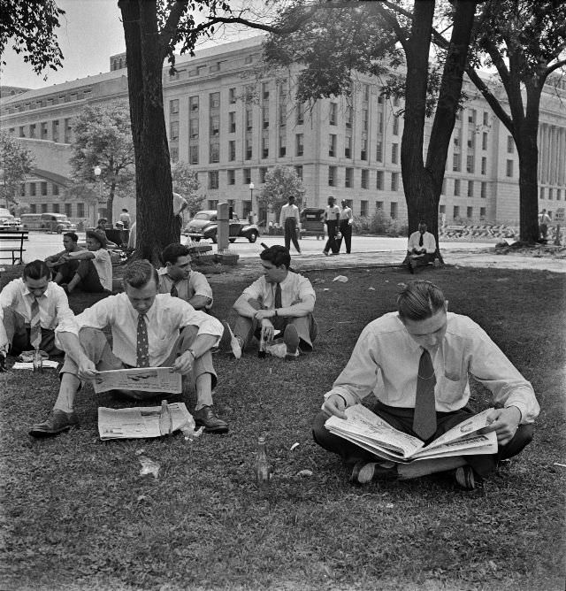 Government workers lunching and resting in Washington Monument park outside the U.S. Department of Agriculture, Washington, D.C., July 1942