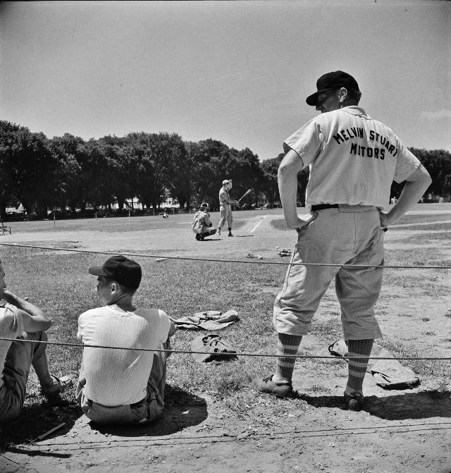 Players in an amateur baseball game between the employees' recreation association and a team recruited from garage workers, Washington, D.C., June 1942
