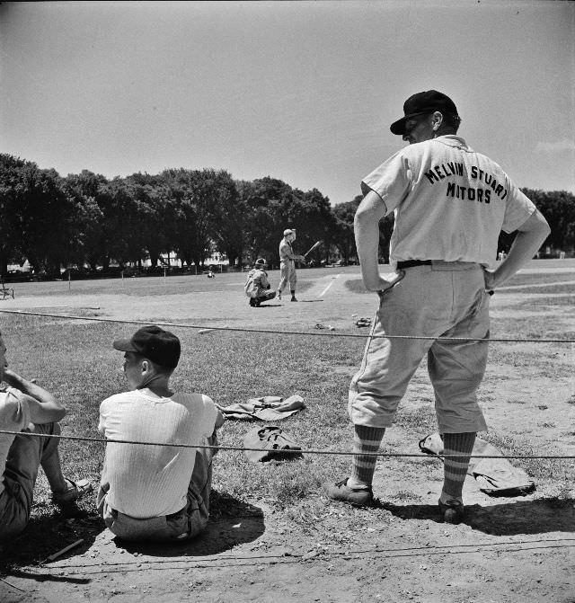 Players in an amateur baseball game between the employees' recreation association and a team recruited from garage workers, Washington, D.C., June 1942