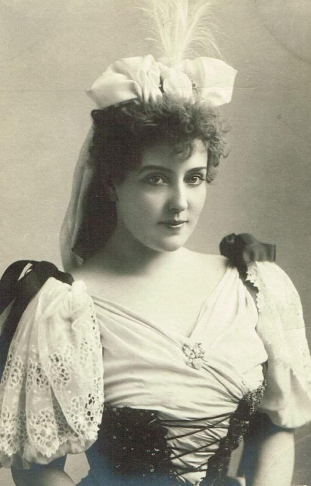 Lillian Russell: Life Story and Glamorous Photos of the Actress and Singer Know for her Beauty Voice and Style