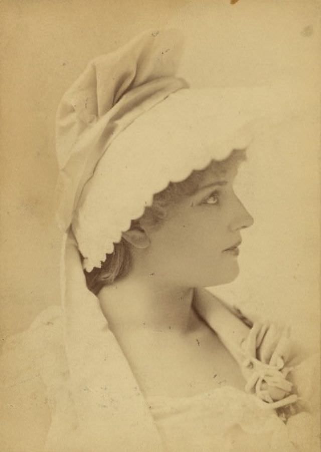 Lillian Russell: Life Story and Glamorous Photos of the Actress and Singer Know for her Beauty Voice and Style