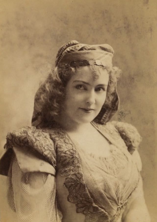 Lillian Russell: Life Story and Glamorous Photos of the Actress and Singer Know for her Beauty Voice and Style