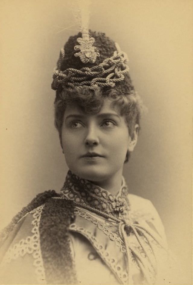 Lillian Russell: Life Story and Glamorous Photos of the Actress and Singer Know for her Beauty Voice and Style