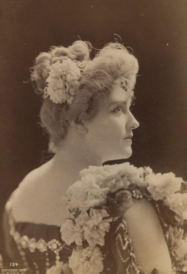 Lillian Russell: Life Story and Glamorous Photos of the Actress and Singer Know for her Beauty Voice and Style