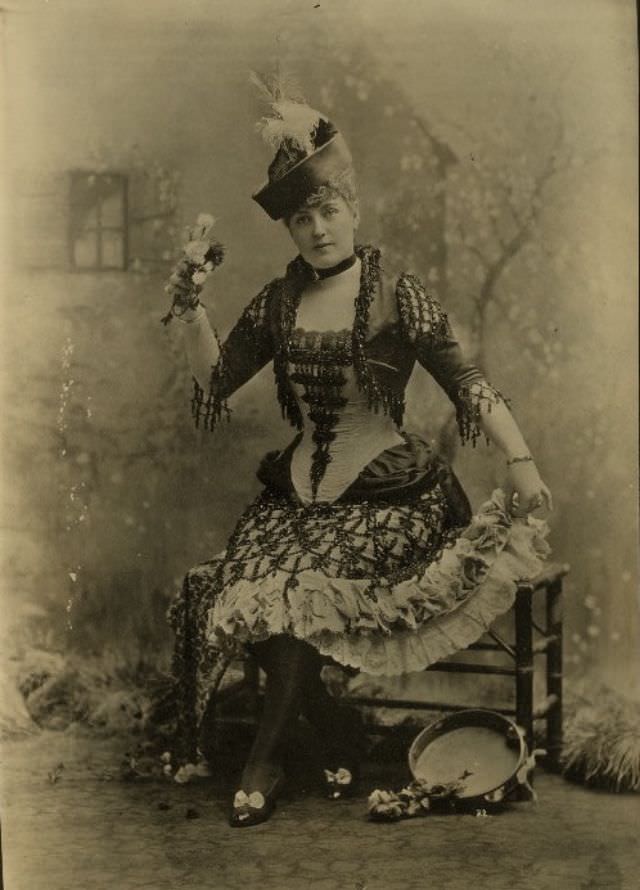 Lillian Russell: Life Story and Glamorous Photos of the Actress and Singer Know for her Beauty Voice and Style