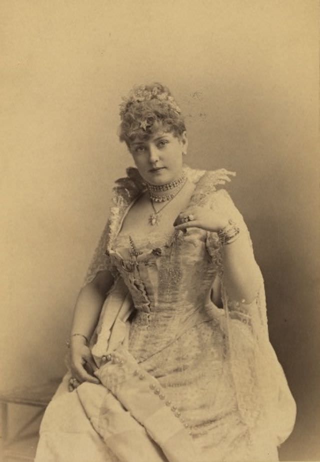 Lillian Russell: Life Story and Glamorous Photos of the Actress and Singer Know for her Beauty Voice and Style