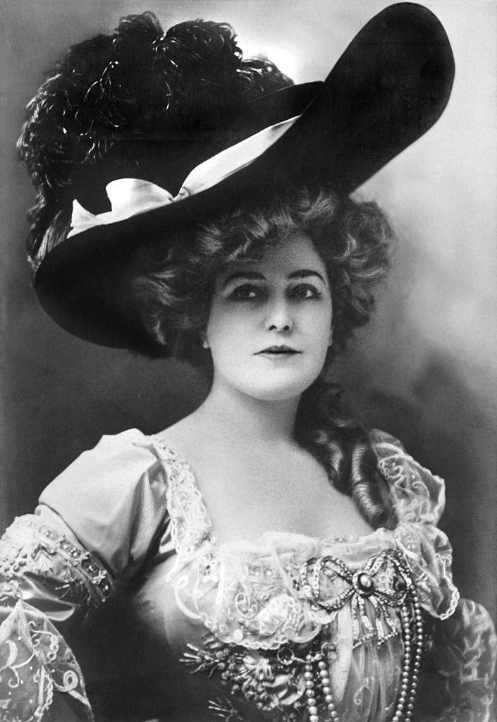 Lillian Russell wearing a stylish hat, 1905.