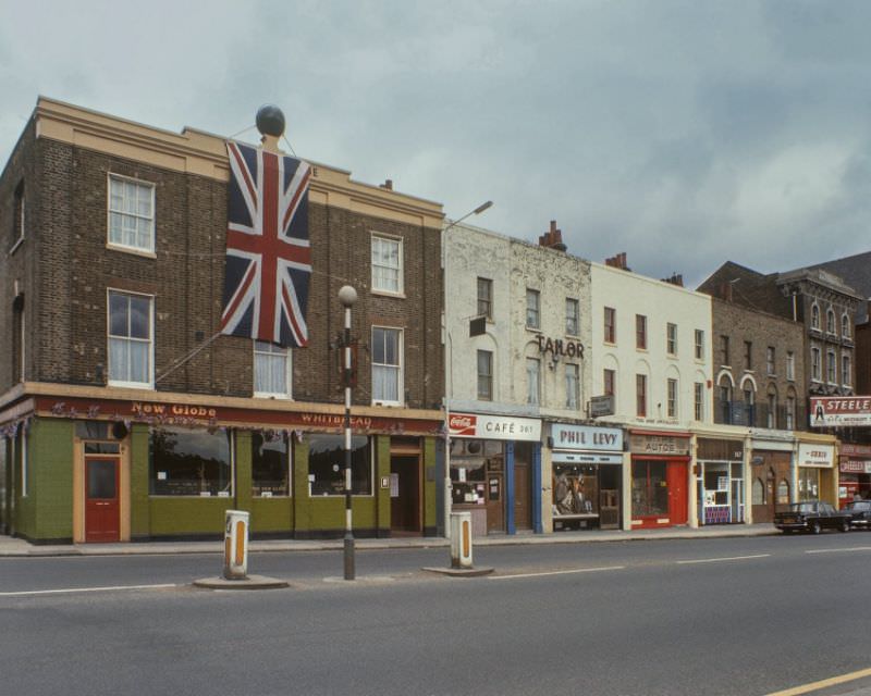 The New Globe, Mile End Road, 1977.