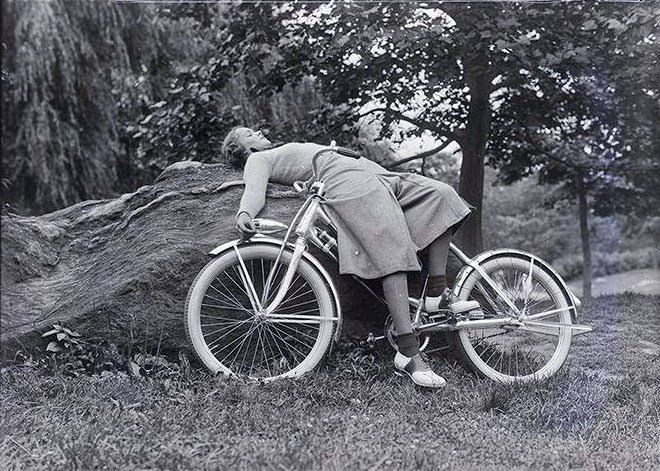 The World Through the Lens of Martin Munkacsi: Stunning Black and White Photographs from the 1920s and 1930s