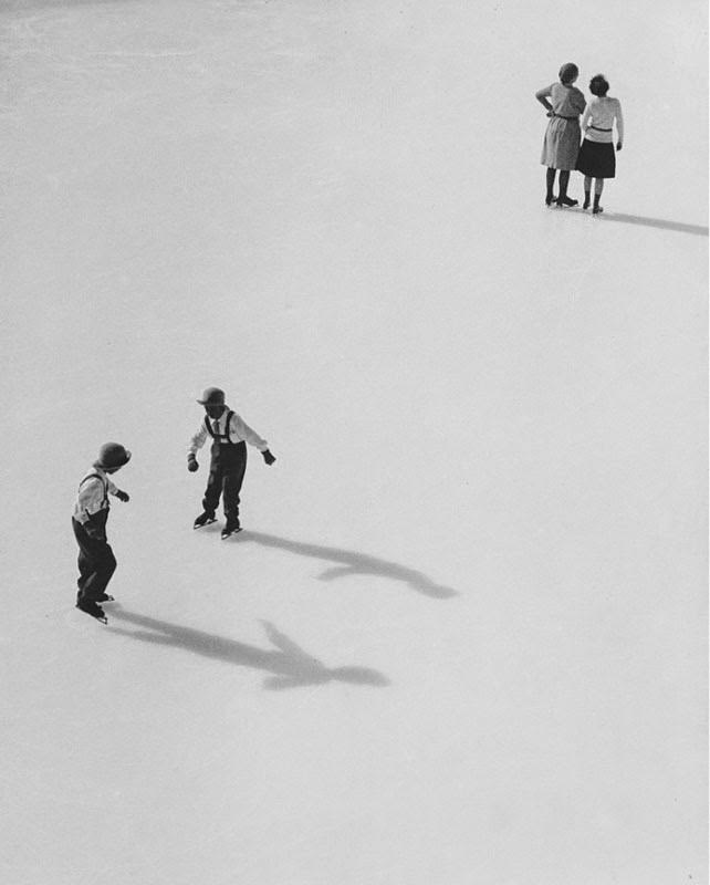 The World Through the Lens of Martin Munkacsi: Stunning Black and White Photographs from the 1920s and 1930s