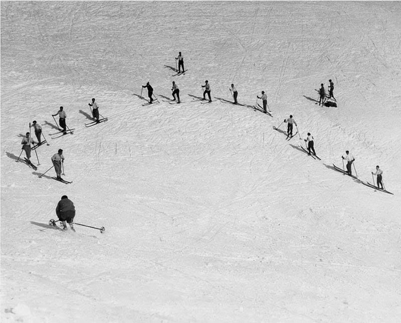 The World Through the Lens of Martin Munkacsi: Stunning Black and White Photographs from the 1920s and 1930s