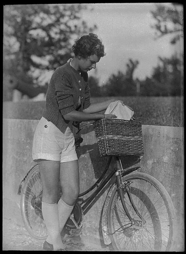 The World Through the Lens of Martin Munkacsi: Stunning Black and White Photographs from the 1920s and 1930s