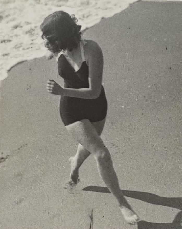 Olivia de Havilland, 1930