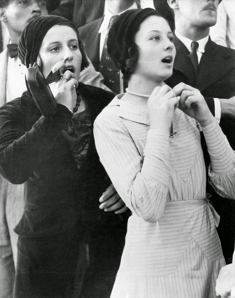 Women spectators, 1928