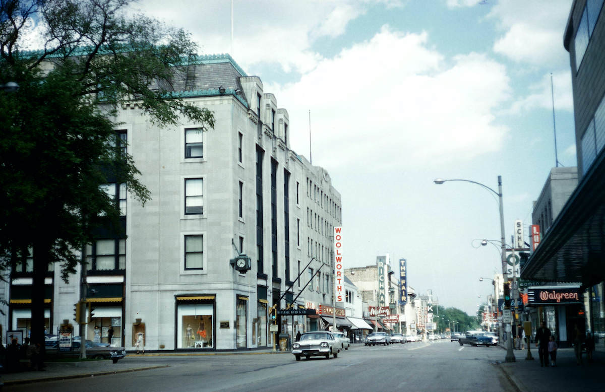 Business center, E on Lake Street from Marion, Oak Park, Ill. 1960