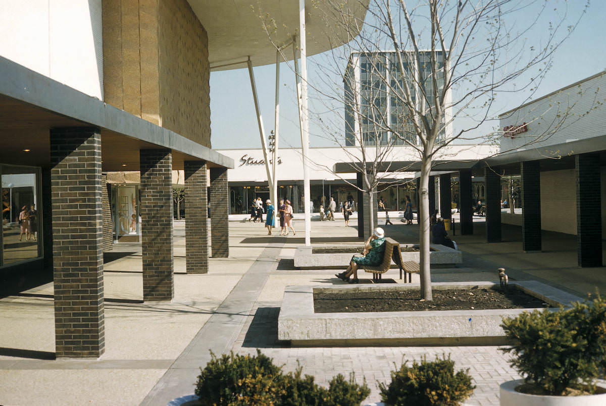 Oakbrook shopping center, Oakbrook, Ill. 1962