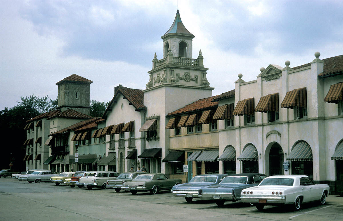 Chicago in Kodachrome: Del Lago shopping center, no man’s land, Wilmette, Ill. 1965