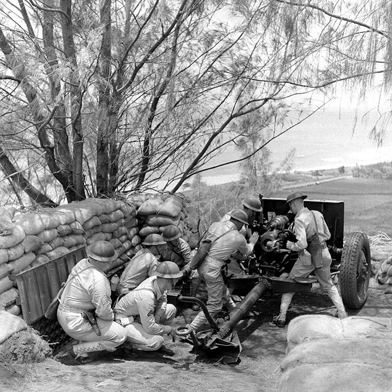 Troops shore up defenses in Hawaii in the weeks after Pearl Harbor.
