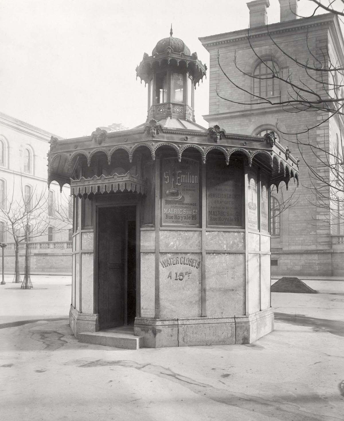 Public urinal at Marché aux Fleursdela Cité, 1875.