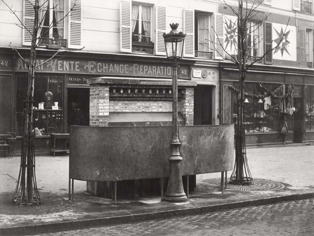 Another public urinal in the 19th century Paris.