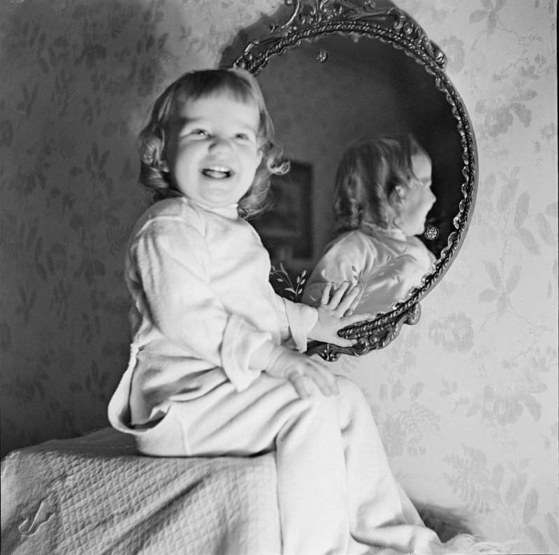 Betty Leah poses for a portrait photo in front of a mirror