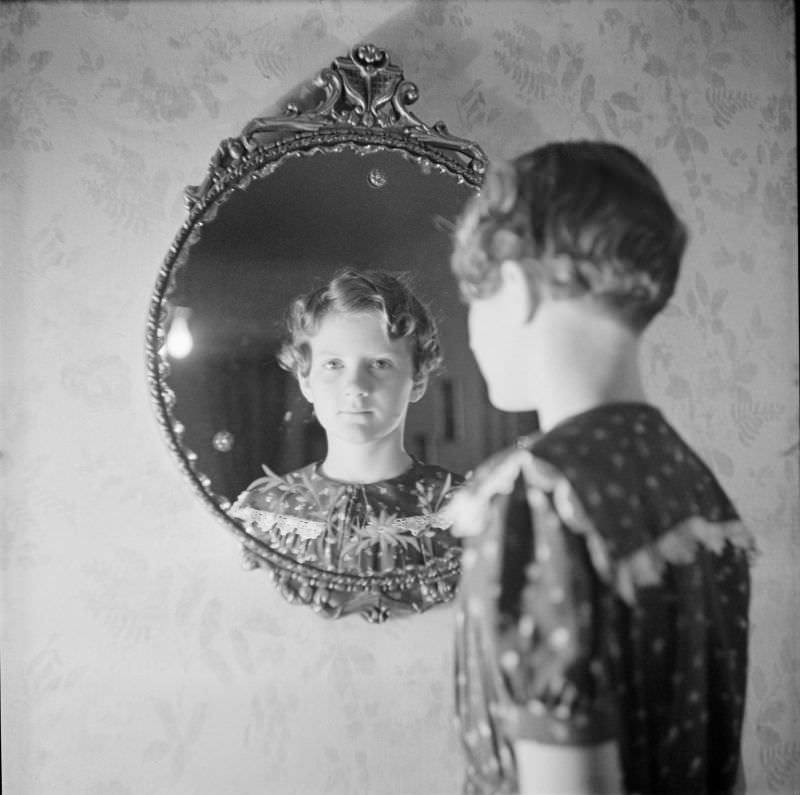 Dorothy Staudt looking into a mirror