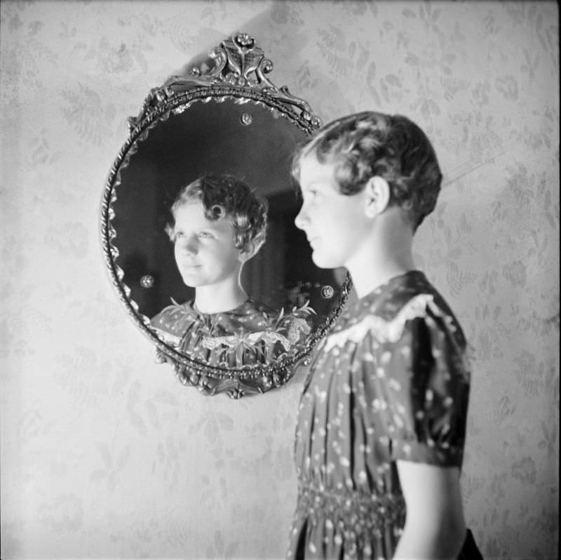 Dorothy Staudt standing in profile in front of a mirror