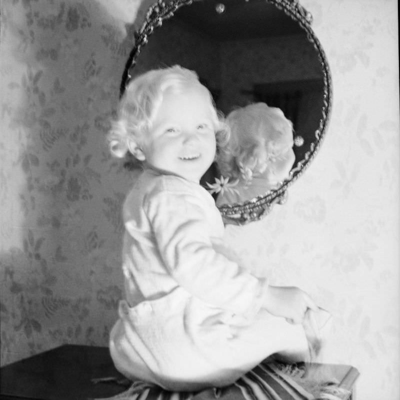 Tommy Buckner sitting in front of a mirror