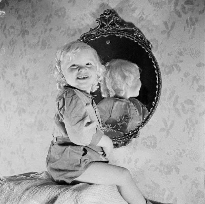 Tommy Buckner sitting in front of a mirror