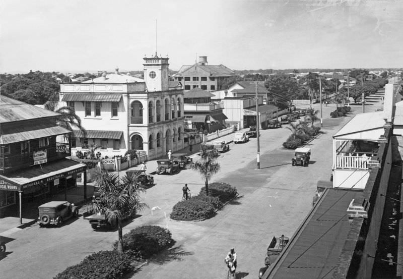 Sydney Street, Mackay, showing the Former Mackay Town Hall, 1936