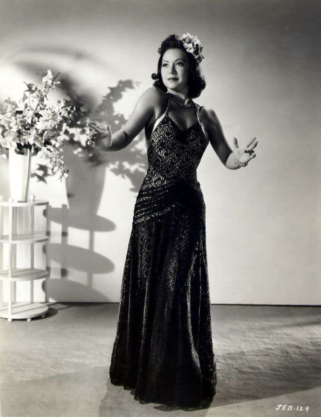Steffi Duna: Life Story and Gorgeous Photos of the Beautiful Hungarian Actress
