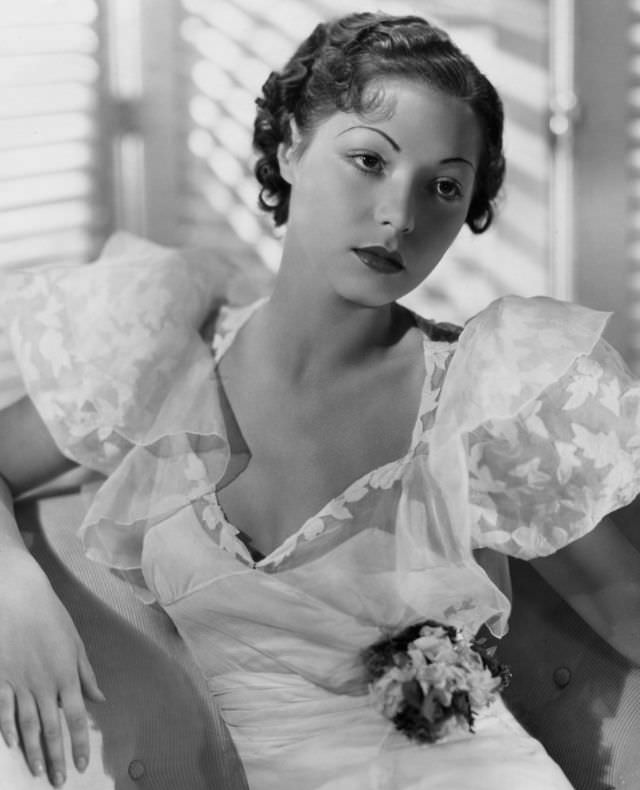 Steffi Duna: Life Story and Gorgeous Photos of the Beautiful Hungarian Actress