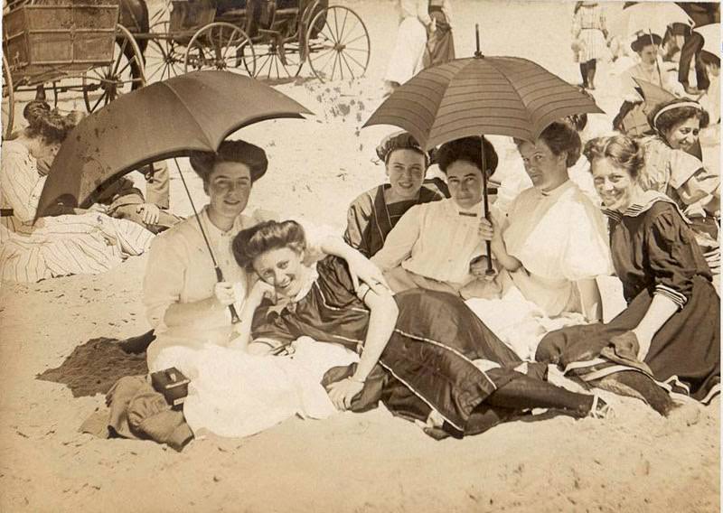 Fascinating Historical Photos of Swimwear Styles from the Victorian Era