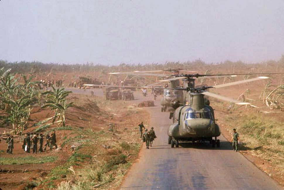 American military Chinook helicopters April 1975 help in the evacuation of Saigon.