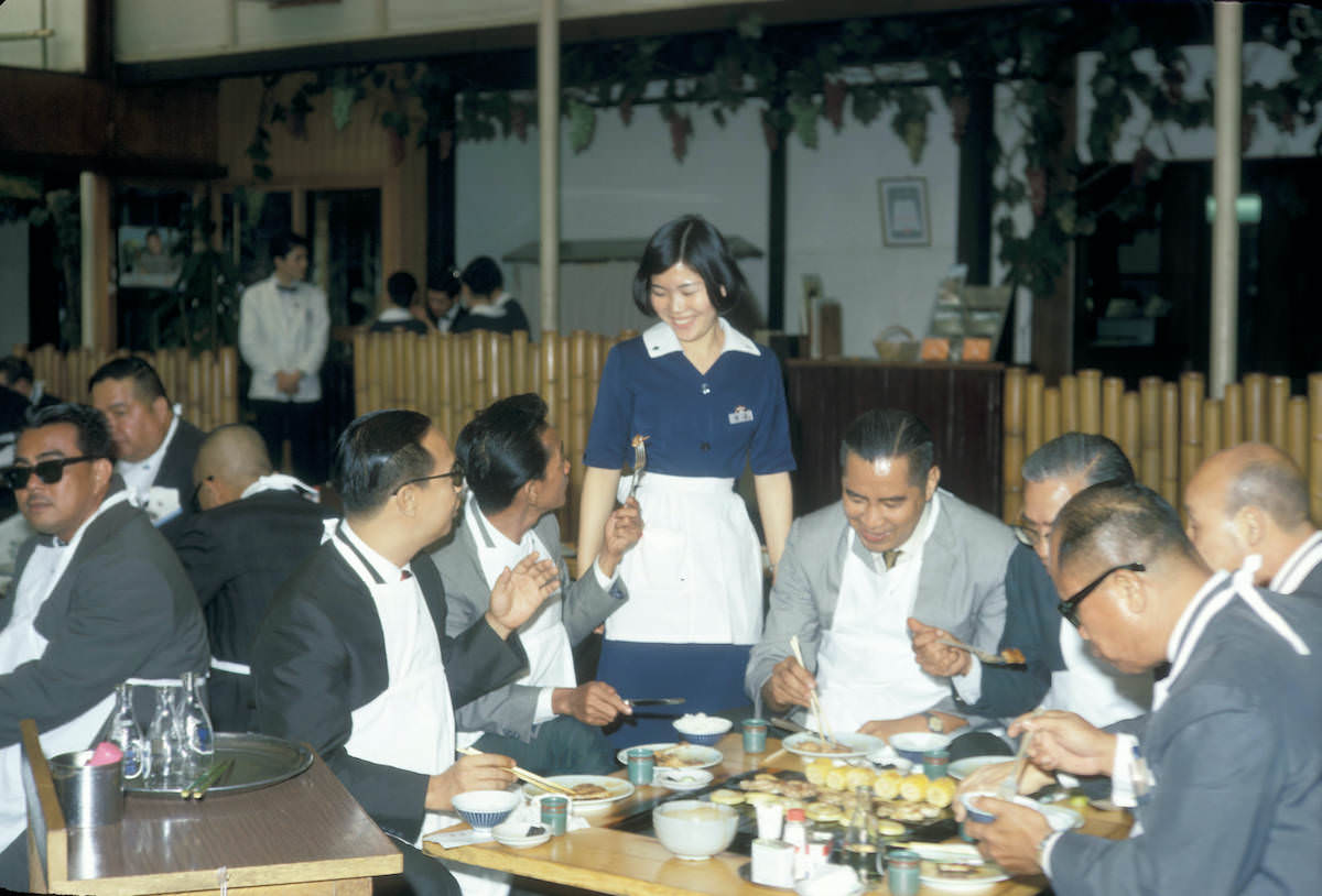 Stunning Vintage Photos capturing Life in Tokyo in 1972