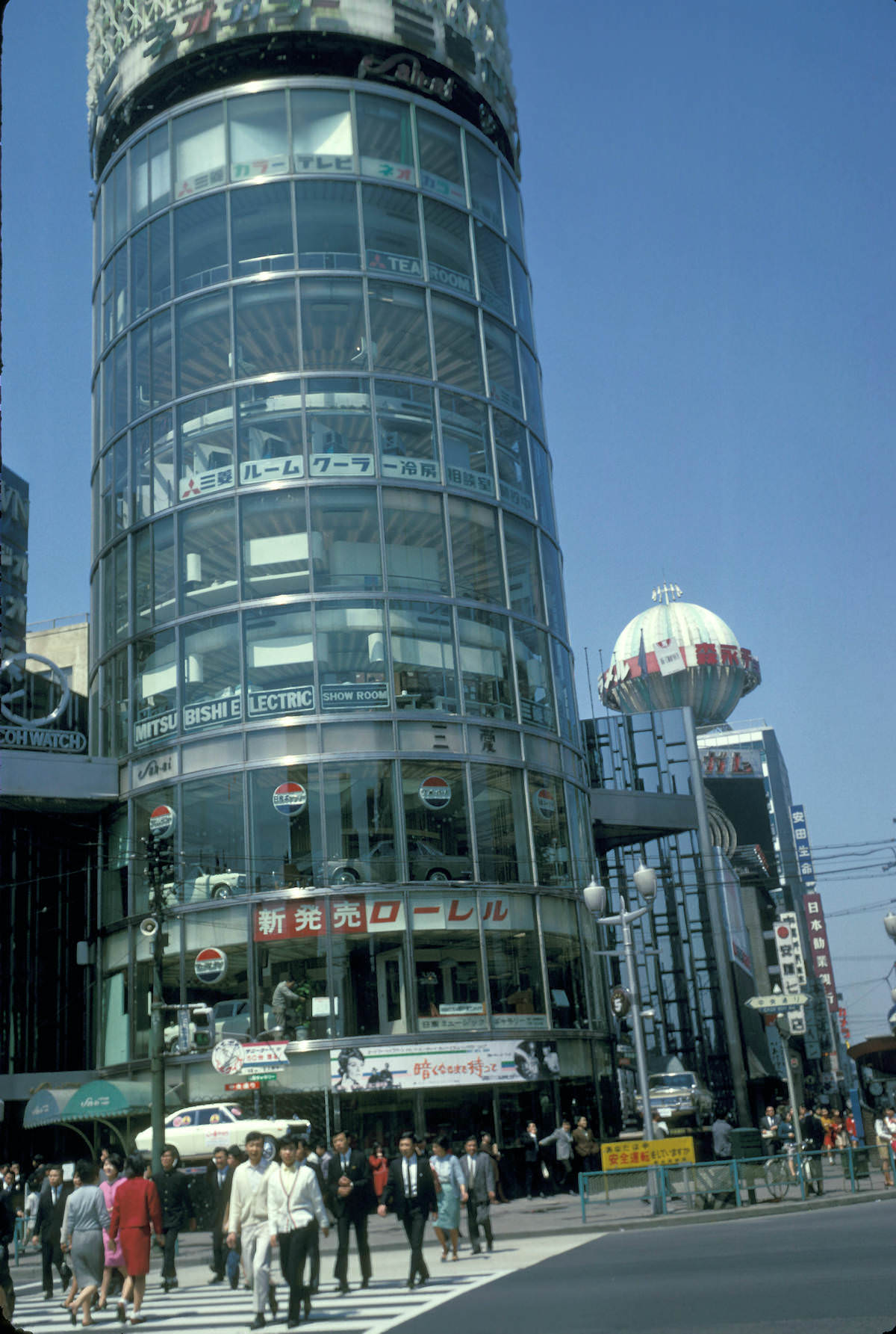 Stunning Vintage Photos capturing Life in Tokyo in 1972