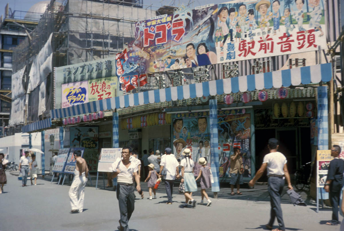 Stunning Vintage Photos capturing Life in Tokyo in 1972