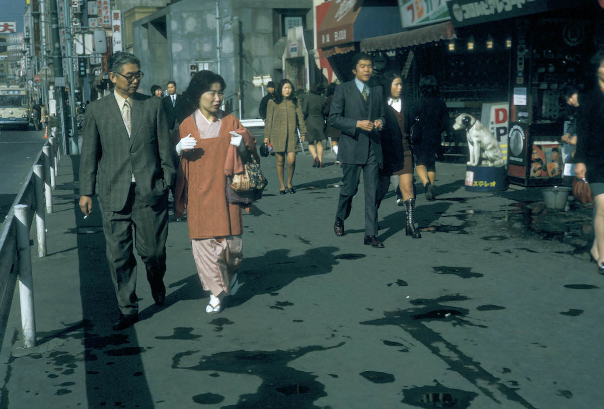 Stunning Vintage Photos capturing Life in Tokyo in 1972