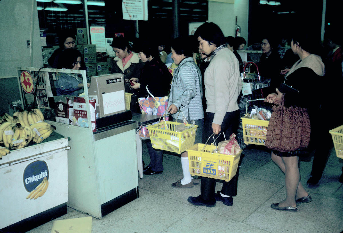 Stunning Vintage Photos capturing Life in Tokyo in 1972