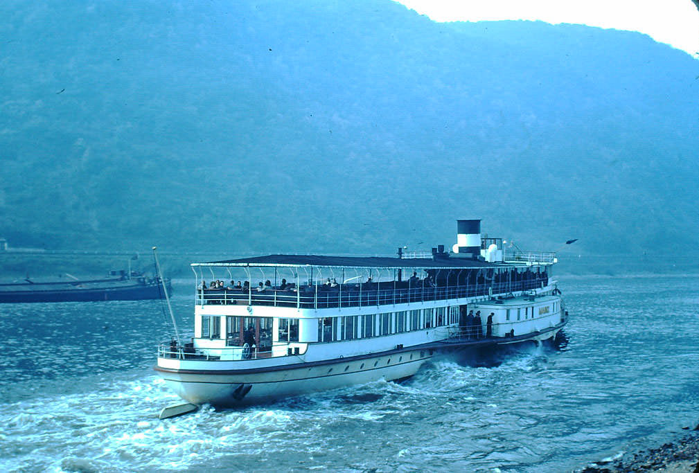 Steamer leaving Niederlahnstein, Rhine River, Germany, 1994.